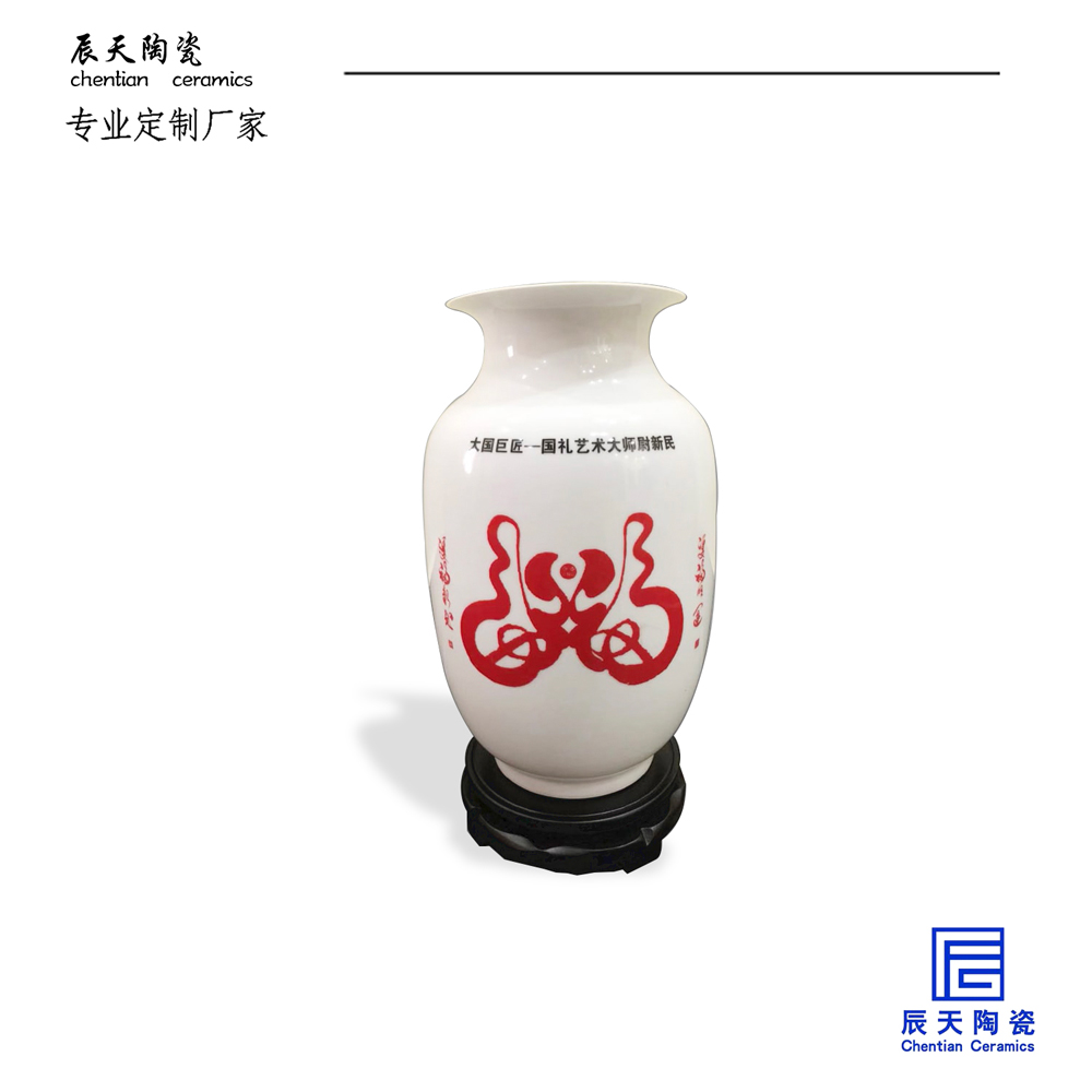 <b>數十位國禮藝術大師定制花瓶案例</b>